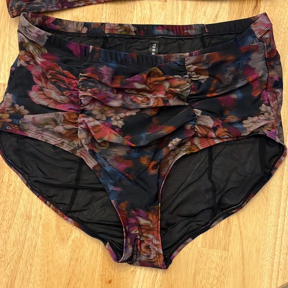 Floral Black and Pink Bikini Set - Picture 2 of 7